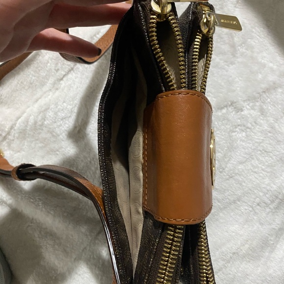 Small Michael Kora cross body bag - Picture 4 of 5